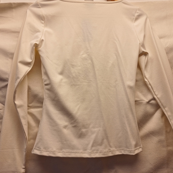 Brand new White U shape keyhole long sleeve top - Picture 3 of 5